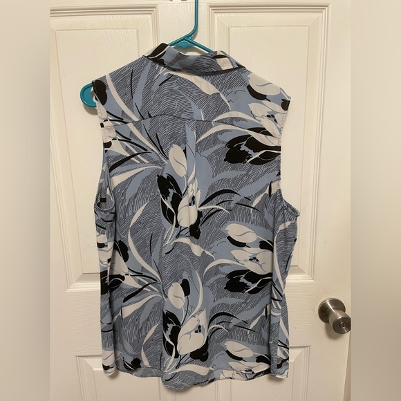 Talbots sleeveless button up - Picture 2 of 7